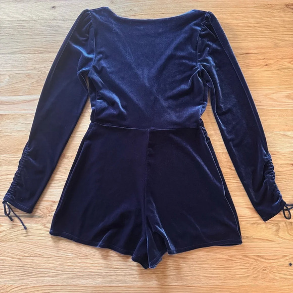 Urban Outfitters Brooklyn Blue Velvet Romper Playsuit Size Small - Picture 7 of 11